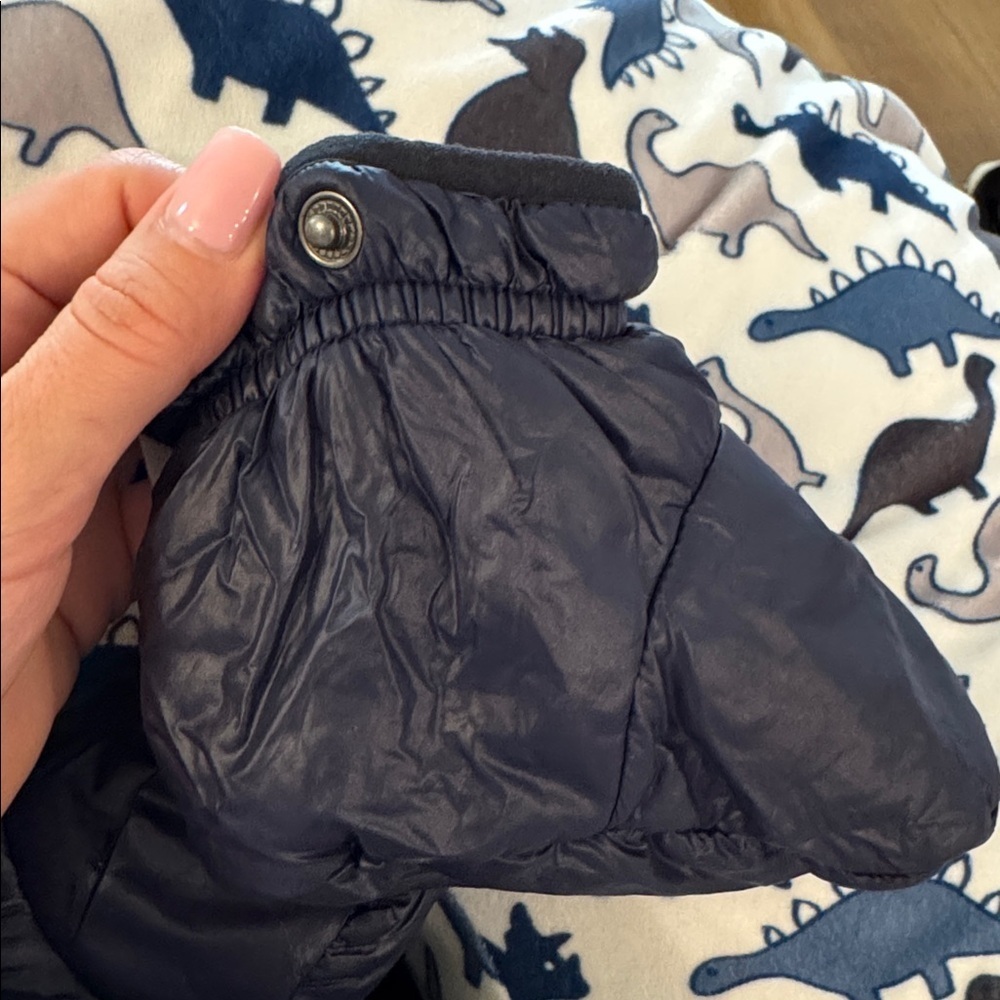 RALPH LAUREN HOODED DOWN
SNOW SUIT size 9 m with detachable footies and mittens - Picture 6 of 11